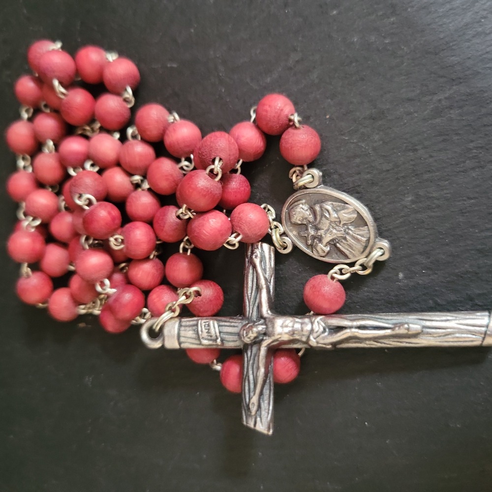 Vintage Red Wood Bead Rosary Silver Tone Crucifix‎ Saint Anthony Medal 20" Goth